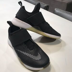 Nike Zoom Strong Black Women’s Size 6 Velcro Strap